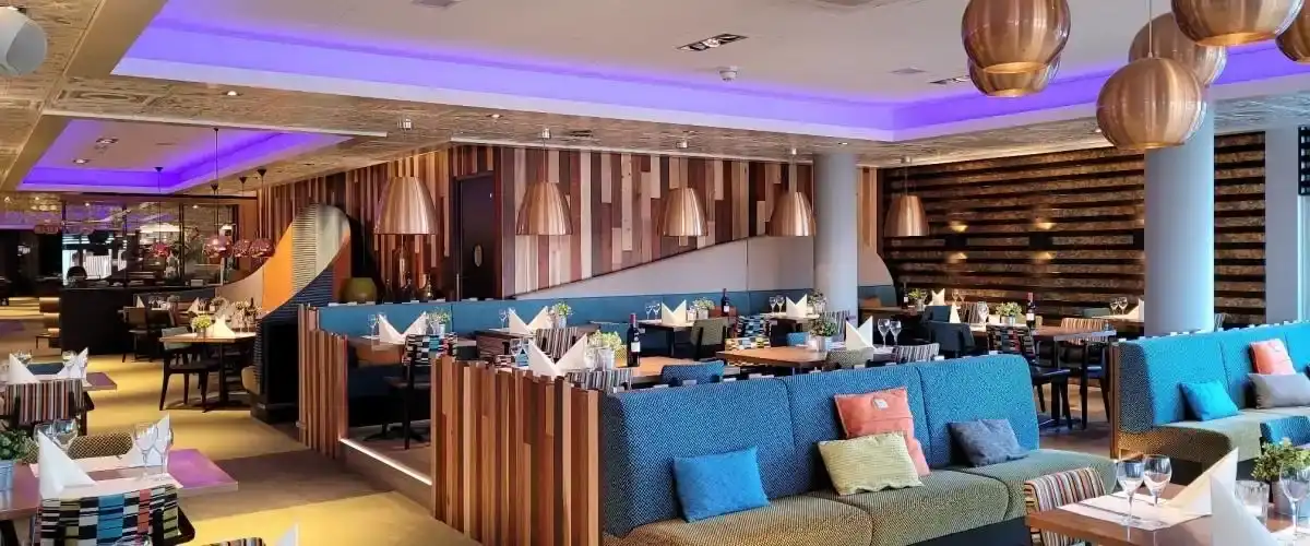 Binnen bij restaurant Zuiderduin